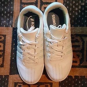 K-SWISS: White-Light Blue Stripes |          Size: USA-7
